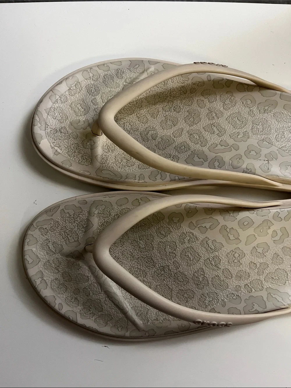 CROCS lightweight flip